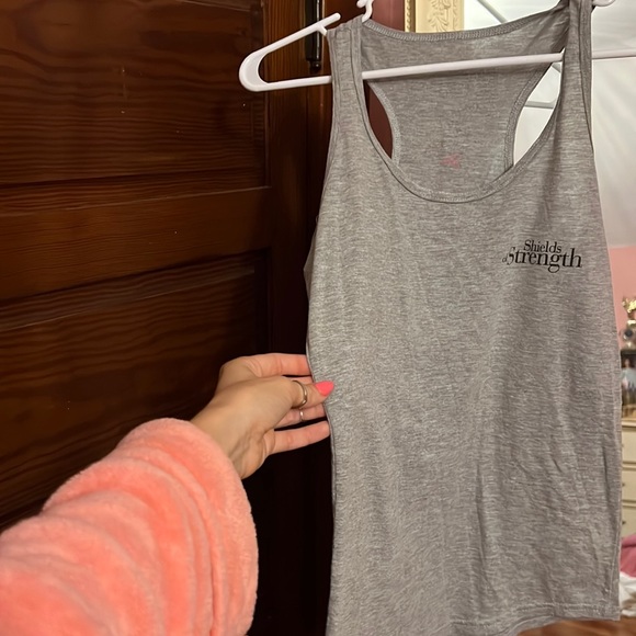 Like new shields if strength tank - Picture 2 of 4